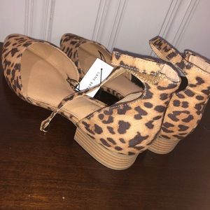 Sexy dress flats with cute clasp never worn